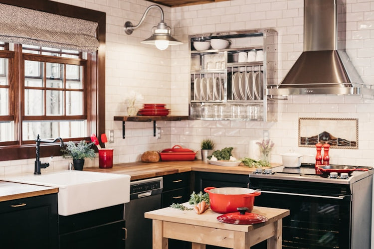 Kitchen & Dining